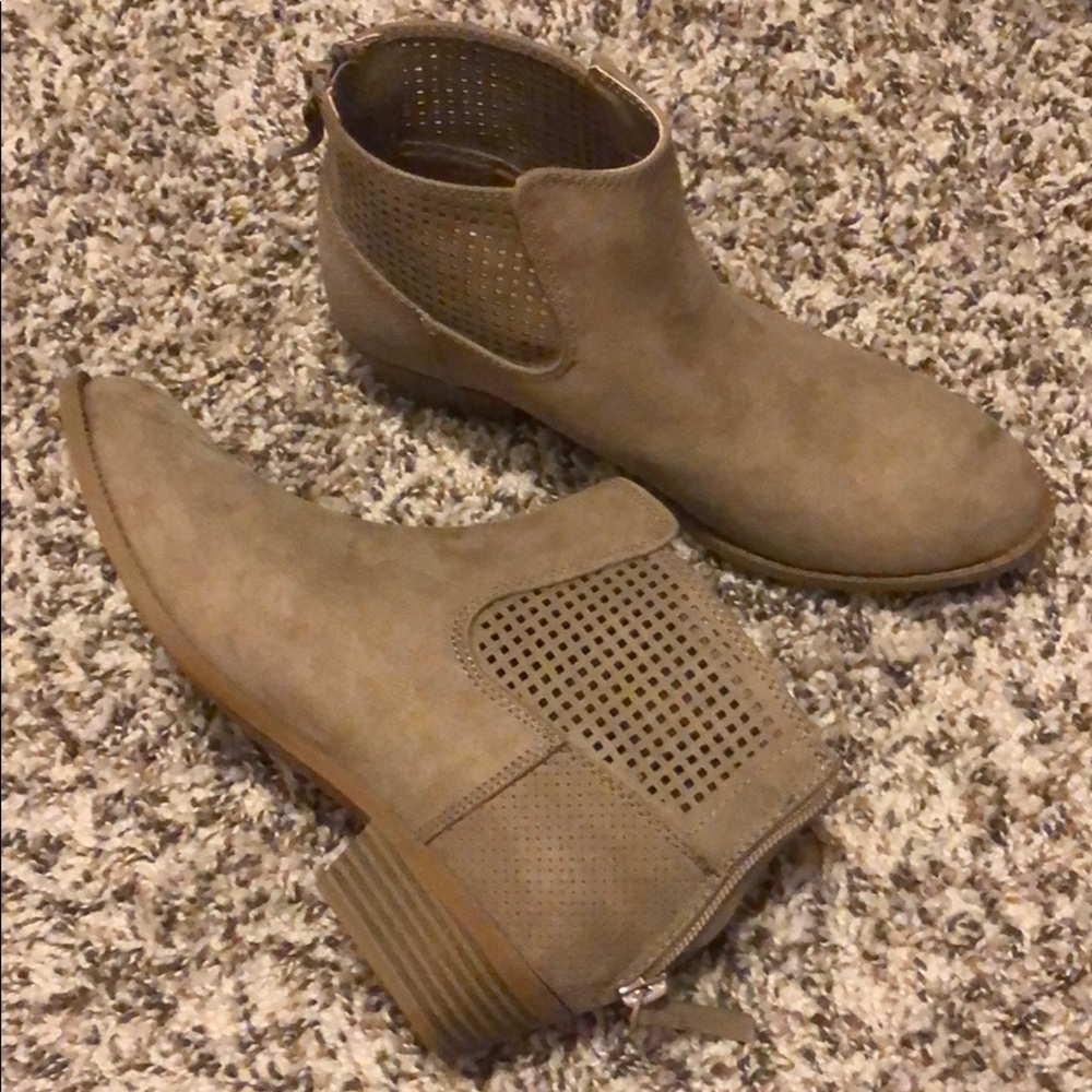 ❤️SOLD❤️ Justice Perforated ankle bootie